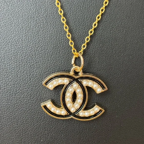 Gold Pendant Necklace. NWOT - Picture 3 of 6